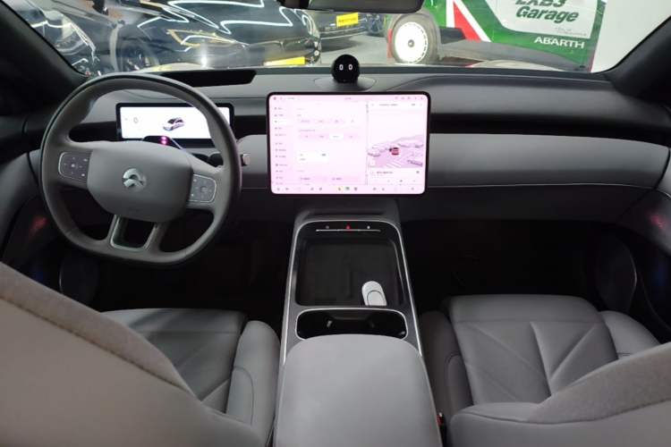 Used Nio ET5T 2025 75 kWh Touring Center Console