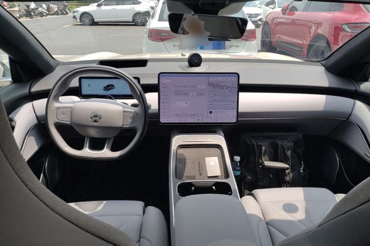 Used Nio ET5T 2025 75 kWh Touring Center Console