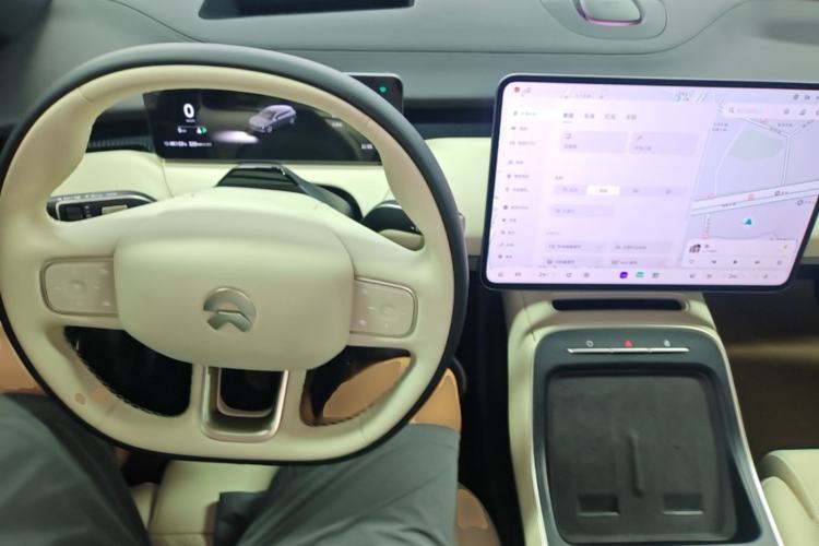 Used Nio ET5T 2025 75 kWh Touring Center Console