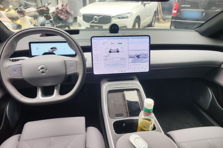 Used Nio ET5T 2025 75 kWh Touring Center Console
