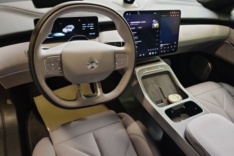Used Nio ET5T 2025 75 kWh Touring Center Console
