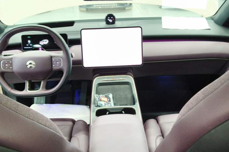 Used Nio ET5T 2025 75 kWh Touring Center Console