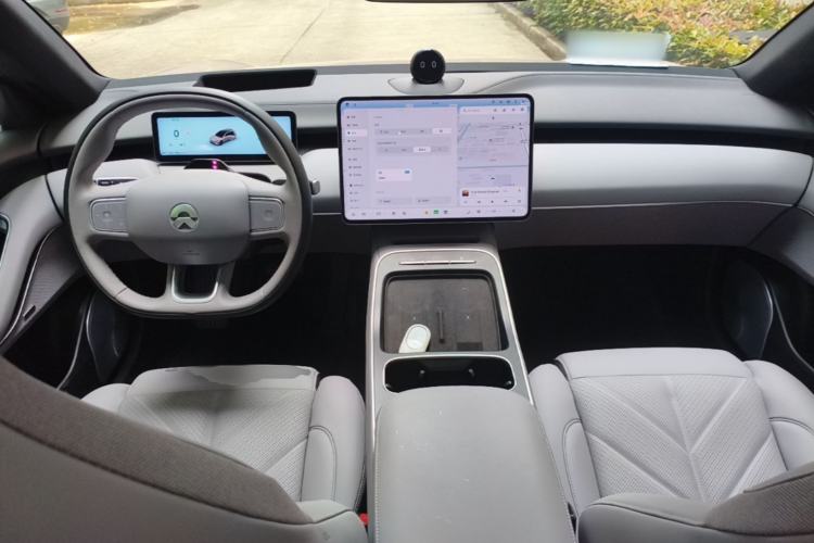 Used Nio ET5T 2025 75 kWh Touring Center Console
