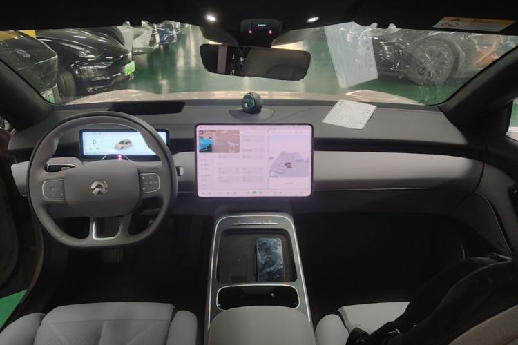 Used Nio ET5T 2025 75 kWh Touring Center Console