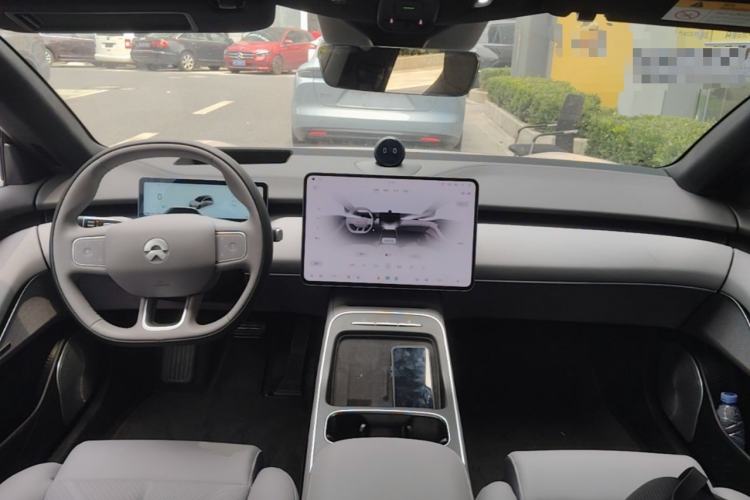 Used Nio ET5T 2025 75 kWh Touring Center Console