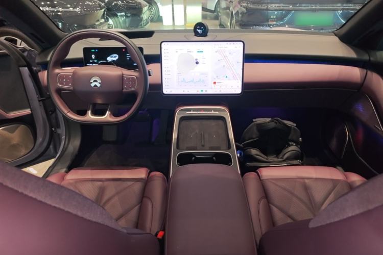 Used Nio ET5T 2025 75 kWh Touring Center Console