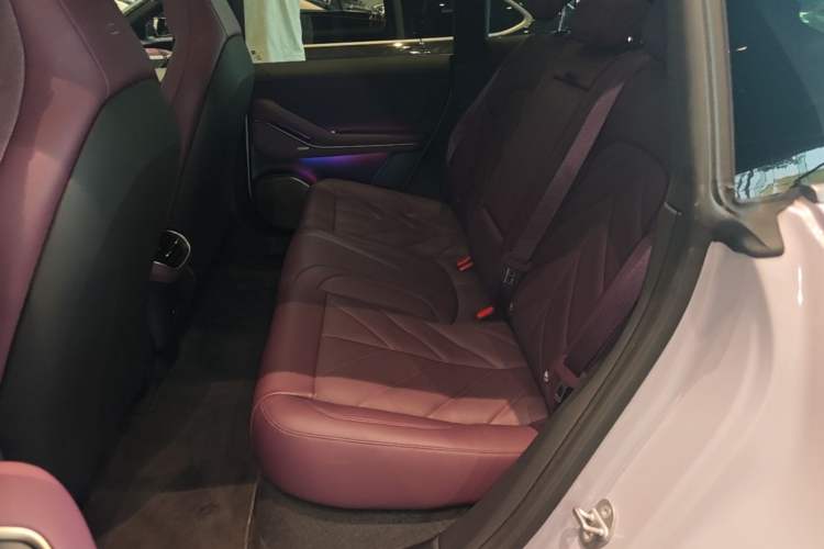 Used Nio ET5T 2025 75 kWh Touring Left Rear Seat