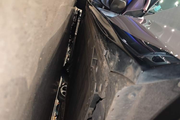 Used Nio ET5T 2025 75 kWh Touring Left Side Sill