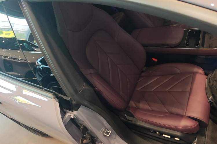 Used Nio ET5T 2025 75 kWh Touring Right Front Seat