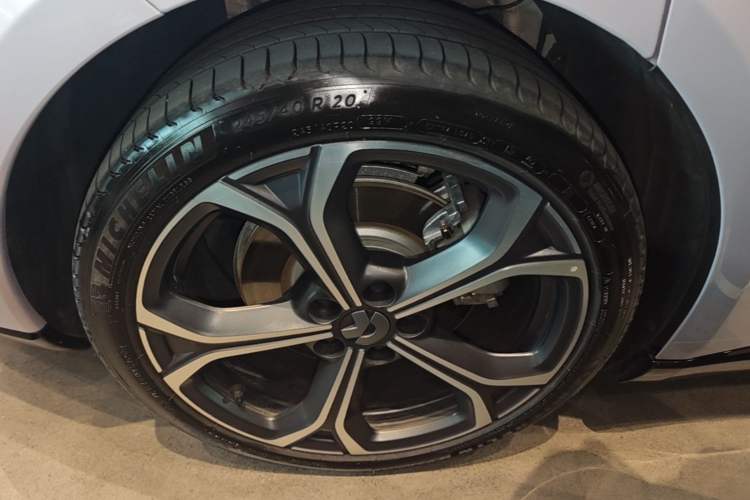 Used Nio ET5T 2025 75 kWh Touring Right Rear Wheel Hub