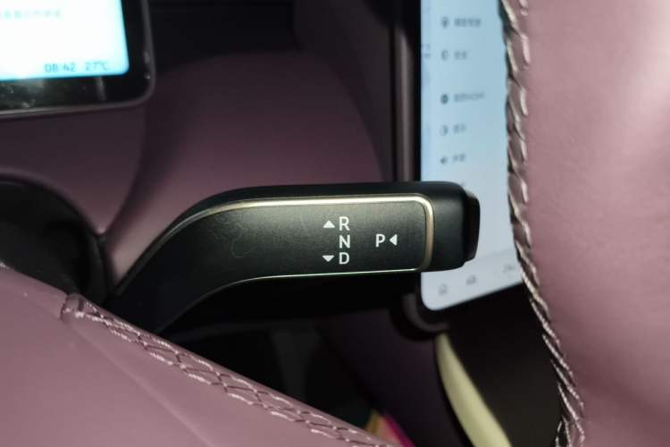 Used Nio ET5T 2025 75 kWh Touring Gear Lever