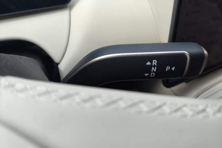 Used Nio ET5T 2025 75 kWh Touring Gear Lever