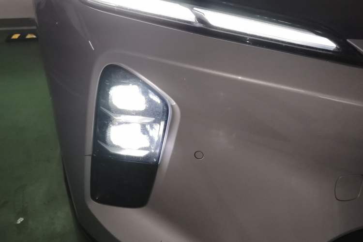 Used Nio ET5T 2025 75 kWh Touring Right Front Headlight