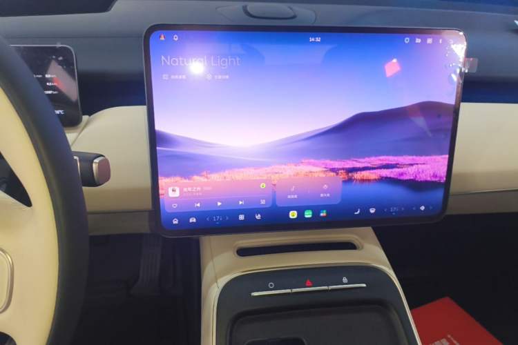 Used Nio ET5T 2025 75 kWh Touring Audio And AC Panel