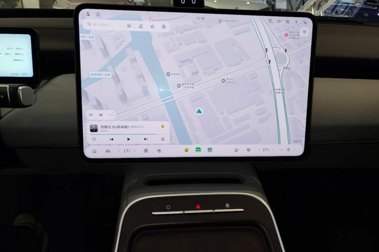 Used Nio ET5T 2025 75 kWh Touring Audio And AC Panel