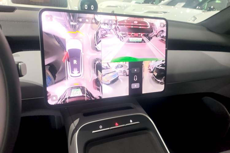 Used Nio ET5T 2025 75 kWh Touring Audio And AC Panel