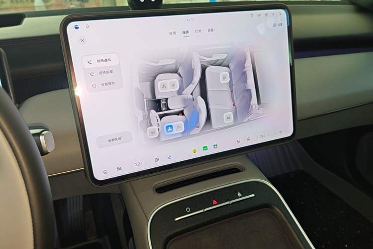 Used Nio ET5T 2025 75 kWh Touring Audio And AC Panel