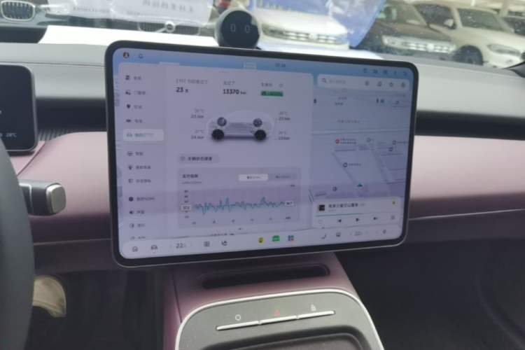 Used Nio ET5T 2025 75 kWh Touring Audio And AC Panel