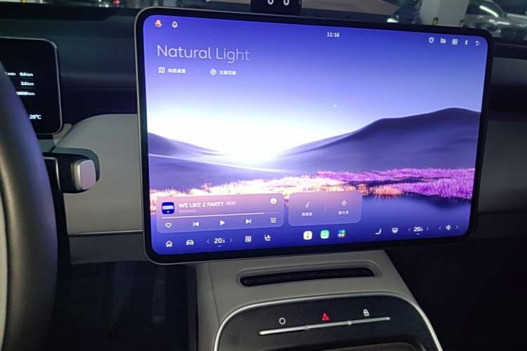 Used Nio ET5T 2025 75 kWh Touring Audio And AC Panel