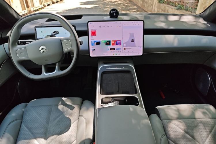 Used Nio ET5T 2025 75 kWh Touring Center Console