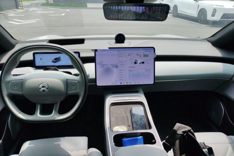 Used Nio ET5T 2025 75 kWh Touring Center Console