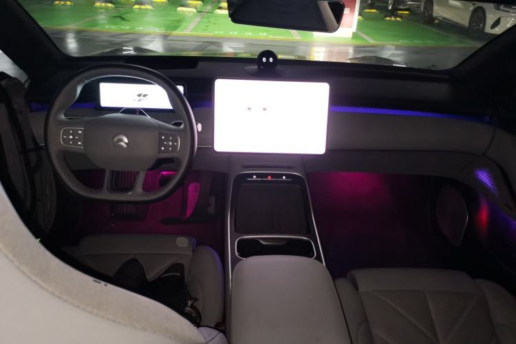 Used Nio ET5T 2025 75 kWh Touring Center Console