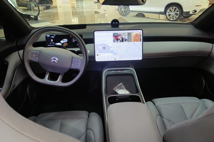 Used Nio ET5T 2025 75 kWh Touring Center Console