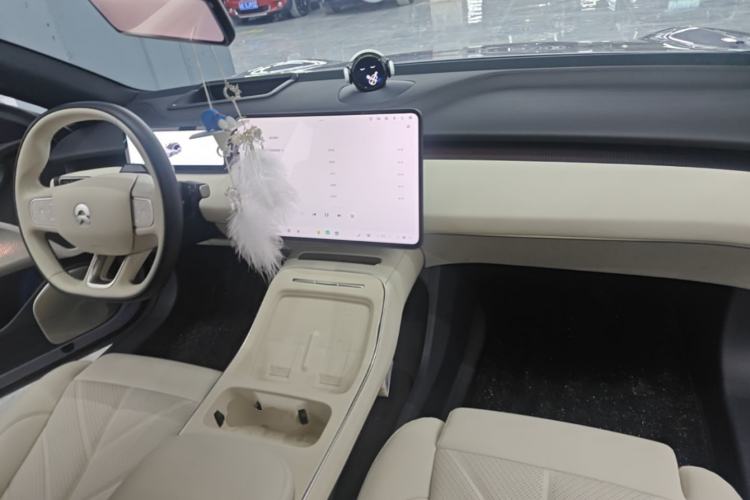 Used Nio ET5T 2025 75 kWh Touring Center Console