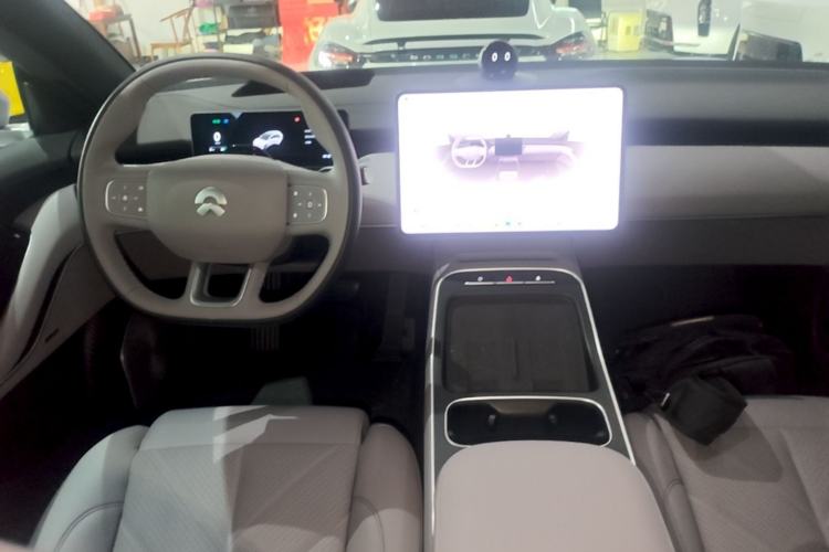 Used Nio ET5T 2025 75 kWh Touring Center Console