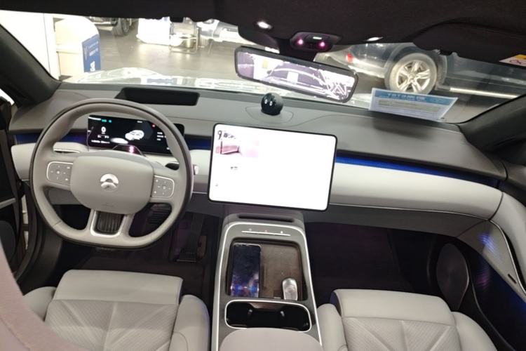 Used Nio ET5T 2025 75 kWh Touring Center Console