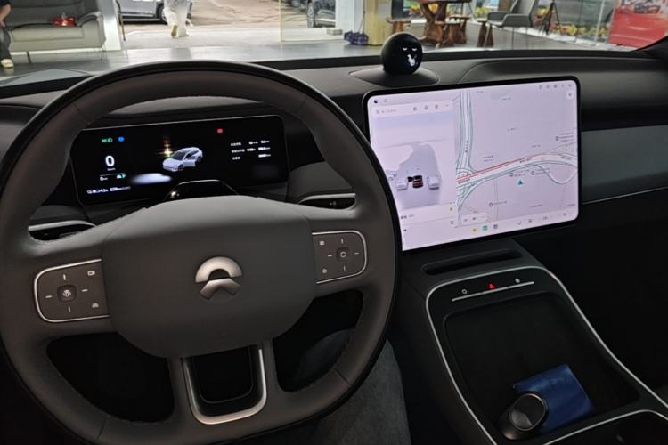 Used Nio ET5T 2025 75 kWh Touring Center Console
