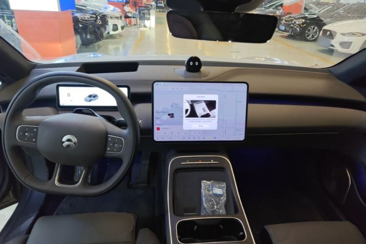 Used Nio ET5T 2025 75 kWh Touring Center Console