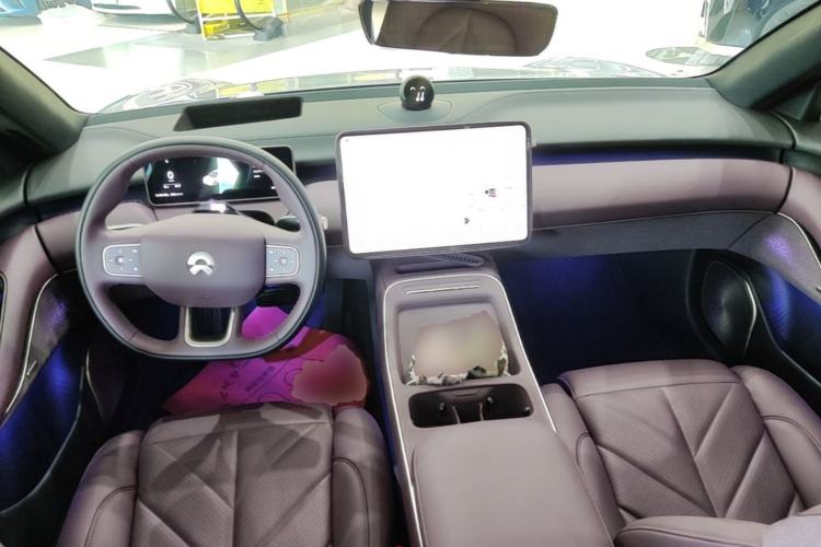 Used Nio ET5T 2025 75 kWh Touring Center Console