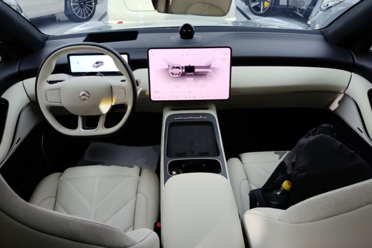 Used Nio ET5T 2025 75 kWh Touring Center Console