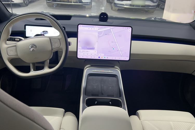 Used Nio ET5T 2025 75 kWh Touring Center Console