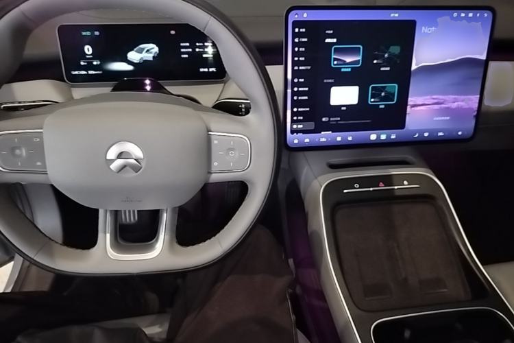 Used Nio ET5T 2025 75 kWh Touring Center Console