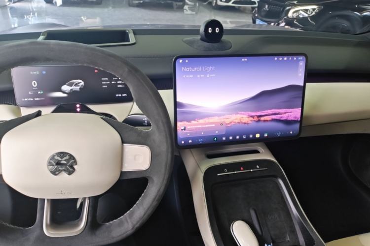 Used Nio ET5T 2025 75 kWh Touring Center Console