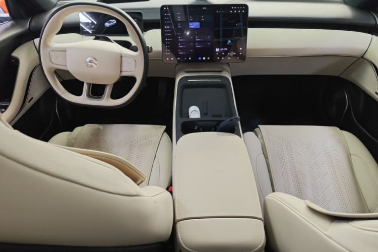 Used Nio ET5T 2025 75 kWh Touring Center Console