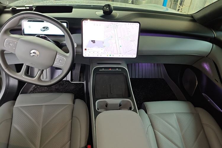 Used Nio ET5T 2025 75 kWh Touring Center Console