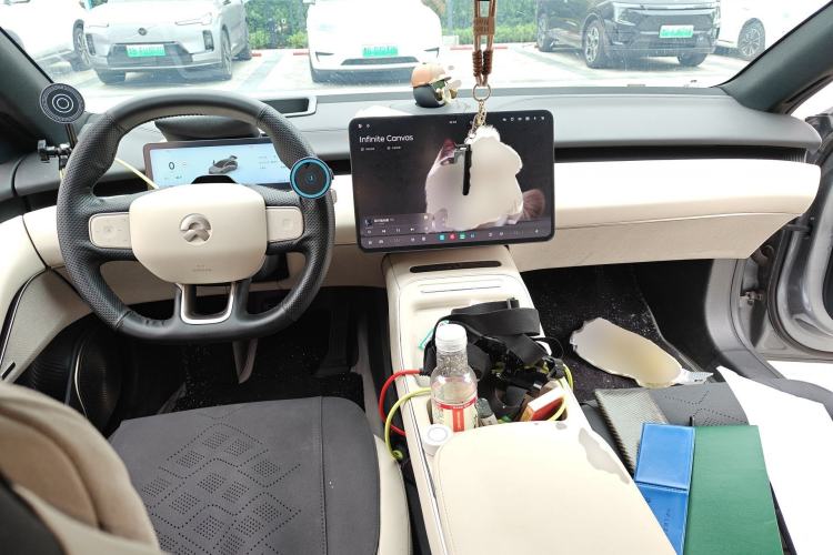 Used Nio ET5T 2025 75 kWh Touring Center Console