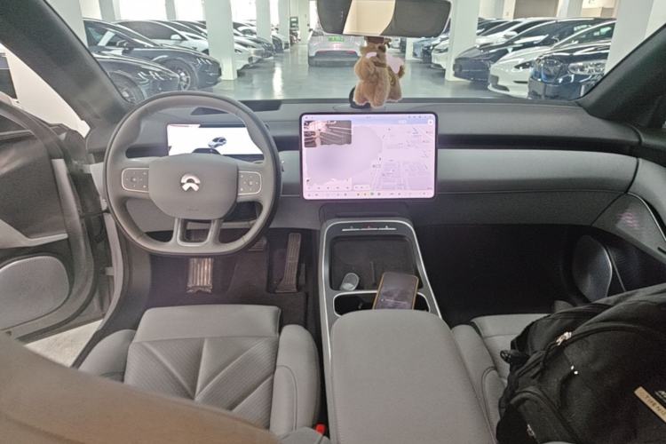 Used Nio ET5T 2025 75 kWh Touring Center Console