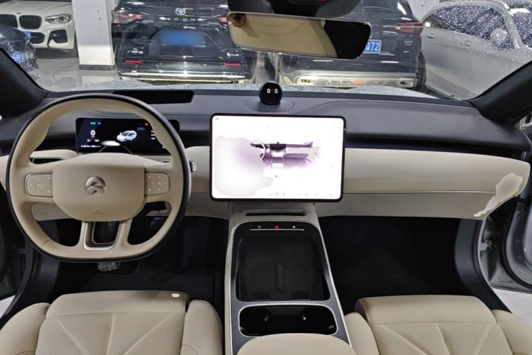 Used Nio ET5T 2025 75 kWh Touring Center Console