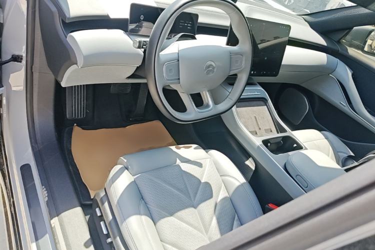 Used Nio ET5T 2025 75 kWh Touring Center Console