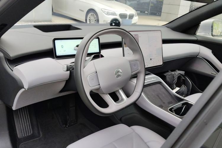 Used Nio ET5T 2025 75 kWh Touring Center Console