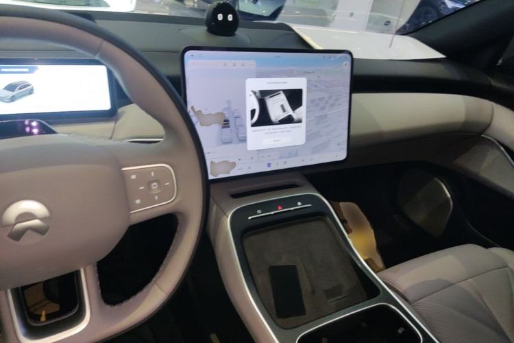 Used Nio ET5T 2025 75 kWh Touring Center Console