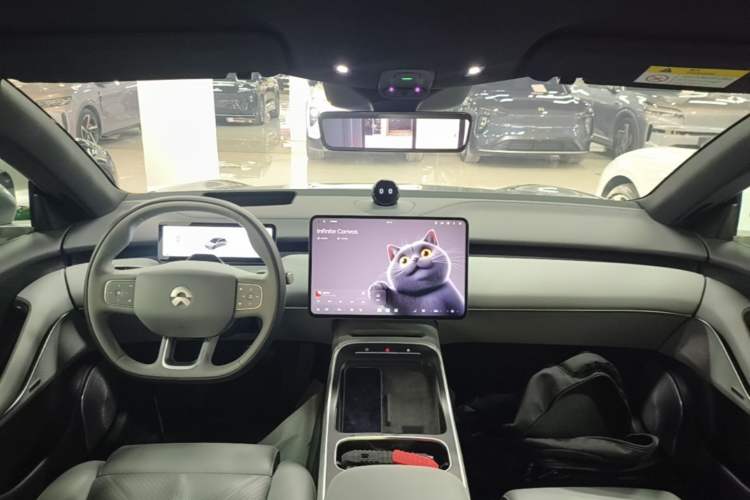 Used Nio ET5T 2025 75 kWh Touring Center Console
