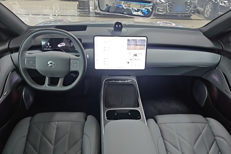 Used Nio ET5T 2025 75 kWh Touring Center Console