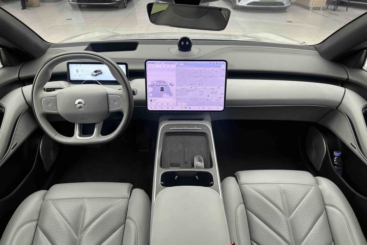 Used Nio ET5T 2025 75 kWh Touring Center Console