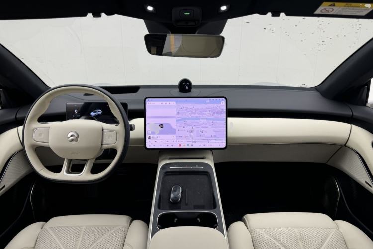 Used Nio ET5T 2025 75 kWh Touring Center Console