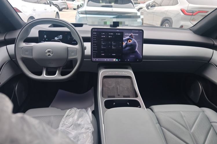 Used Nio ET5T 2025 75 kWh Touring Center Console